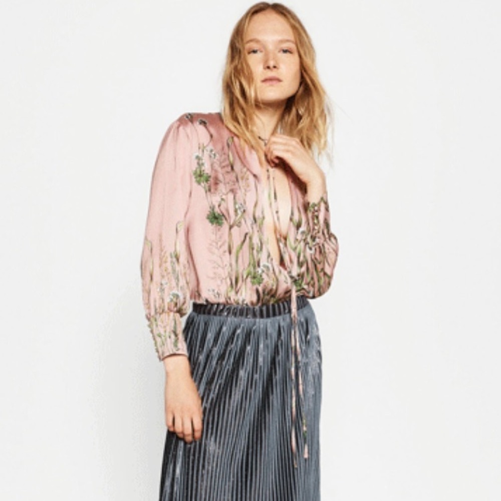 Zara Pleated Metallic skirt in large
